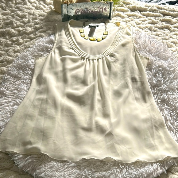 Spense sz L ivory cream colored sleeveless blouse very flowy feels like silk - Picture 3 of 10
